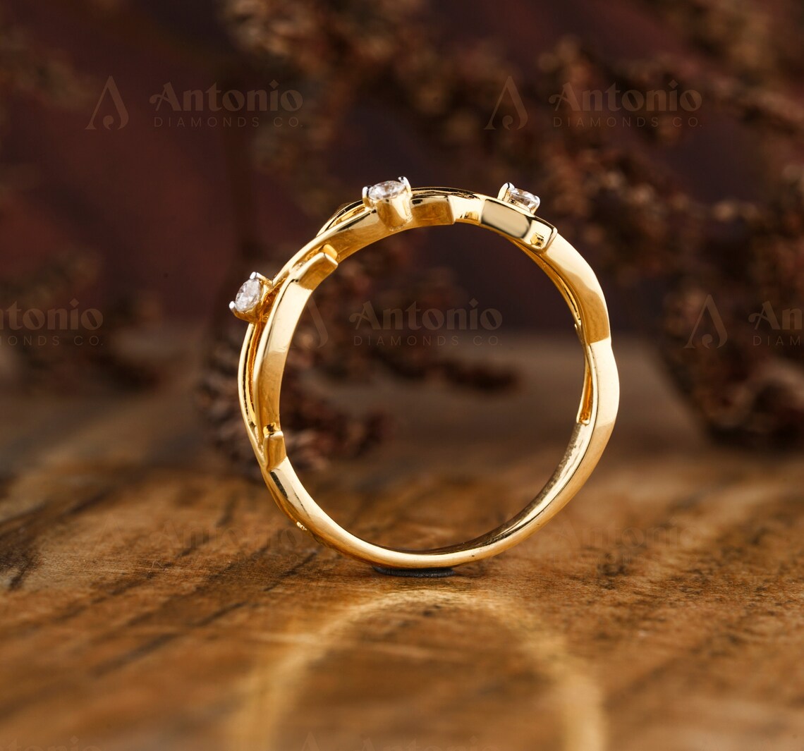 Nature Branch Dainty Twig Wedding Band