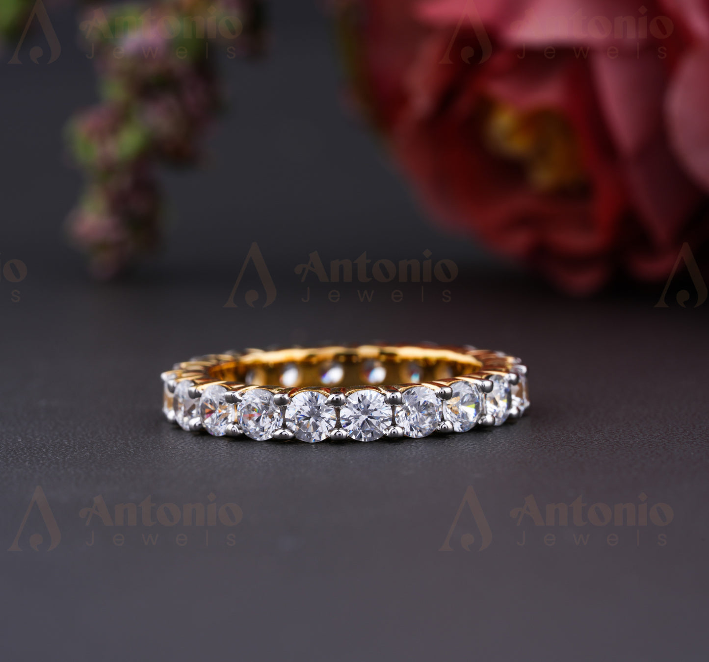 Round Cut Moissanite Wedding Band