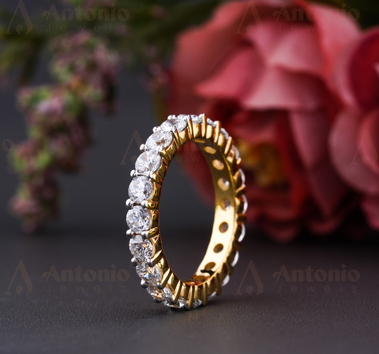 Round Cut Moissanite Wedding Band