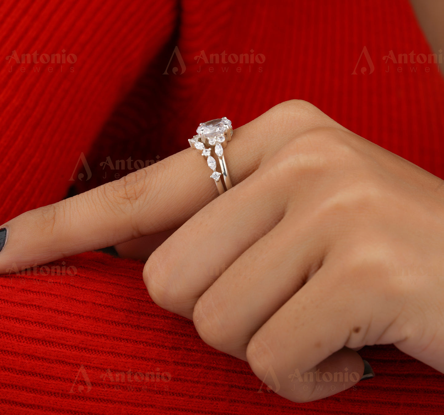 Unique engagement ring set