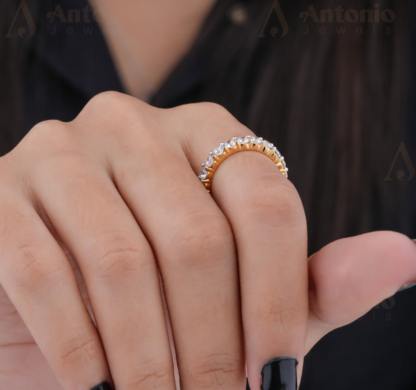 Round Cut Moissanite Wedding Band
