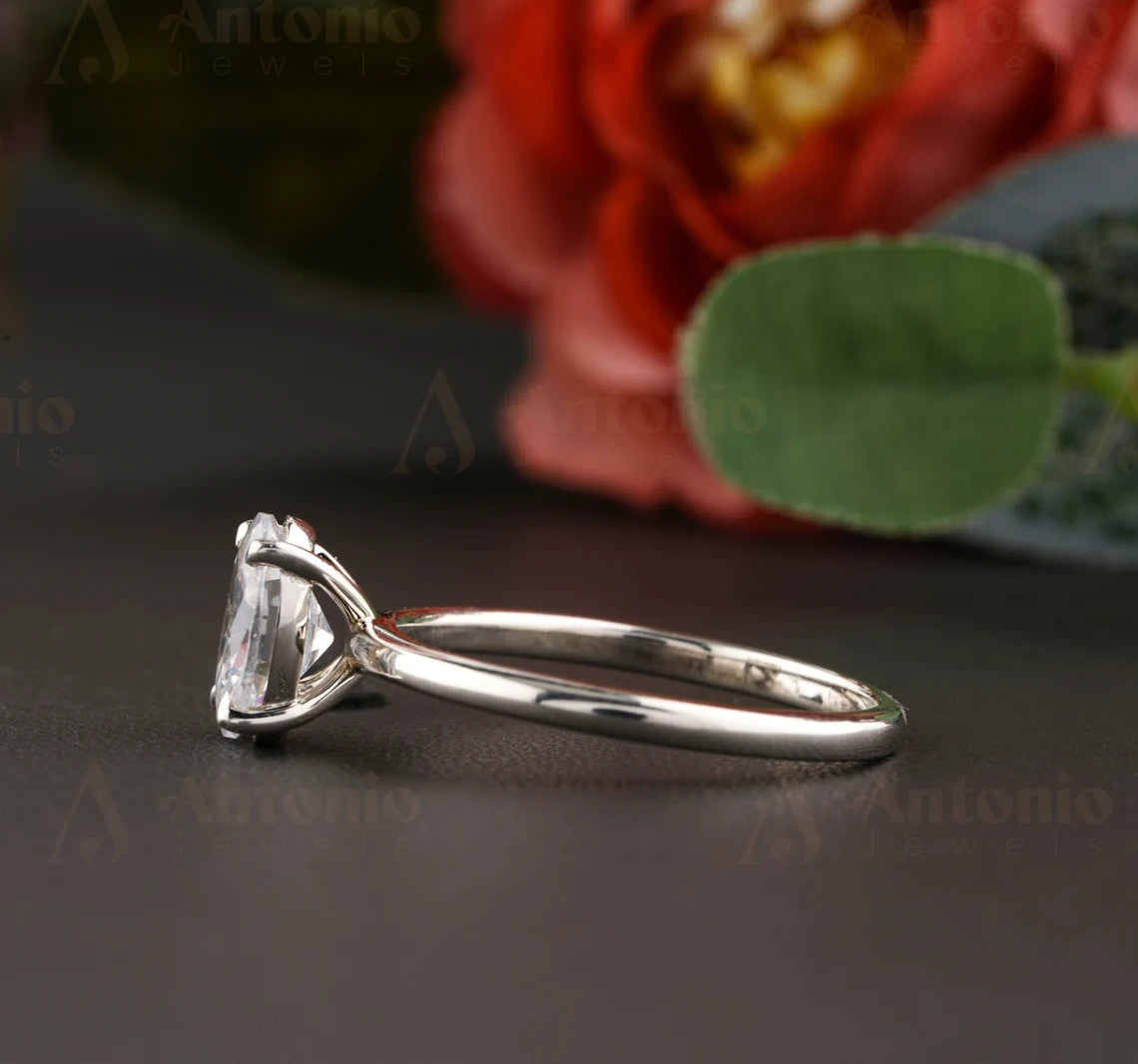 Oval Cut Solitaire Moissanite Diamond Engagement Ring