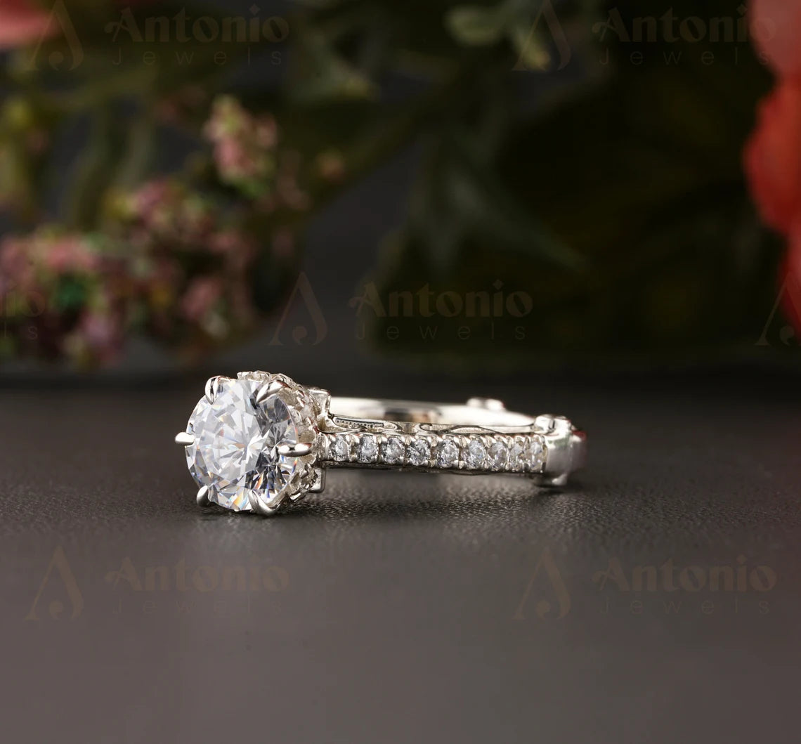 Round Diamond Engagement Ring