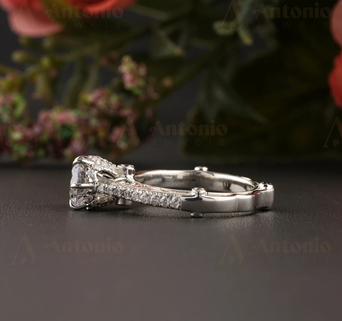 Round Diamond Engagement Ring