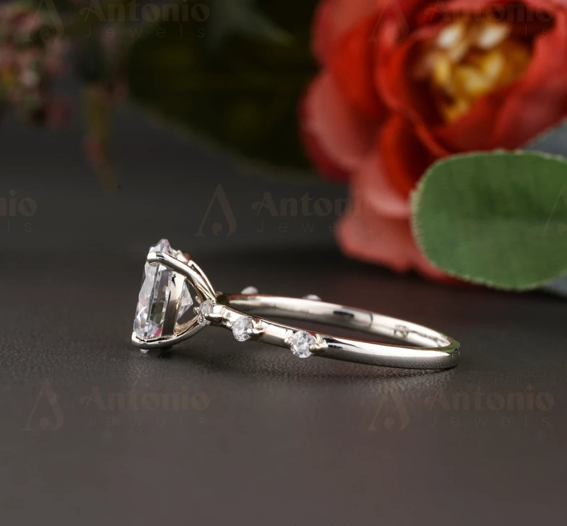 Oval Cut Moissanite Engagement Ring