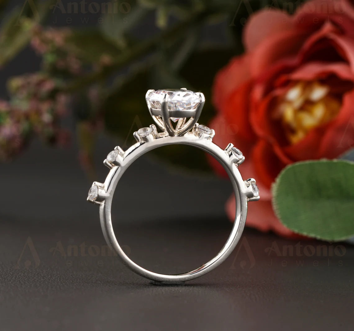 Oval Cut Moissanite Engagement Ring