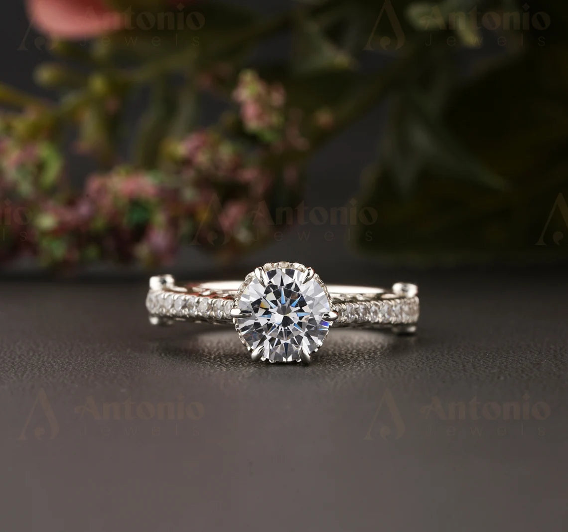Round Diamond Engagement Ring