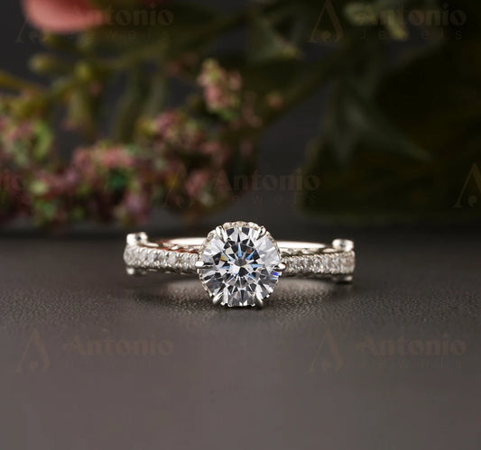 Round Diamond Engagement Ring