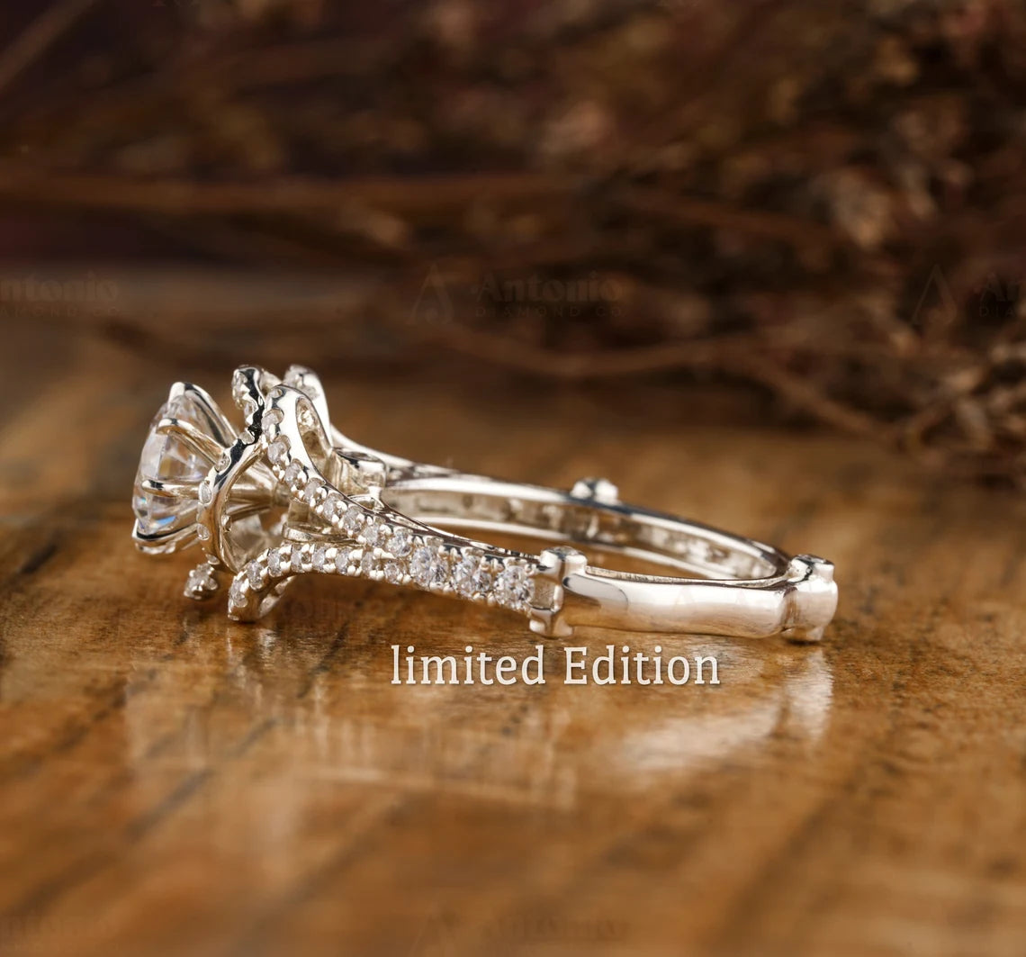 Round Diamond Engagement Ring