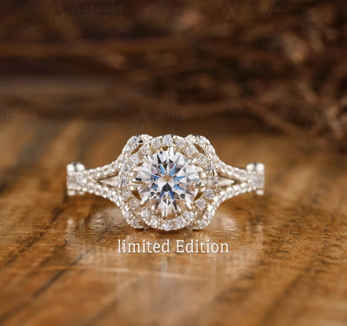 Round Diamond Engagement Ring