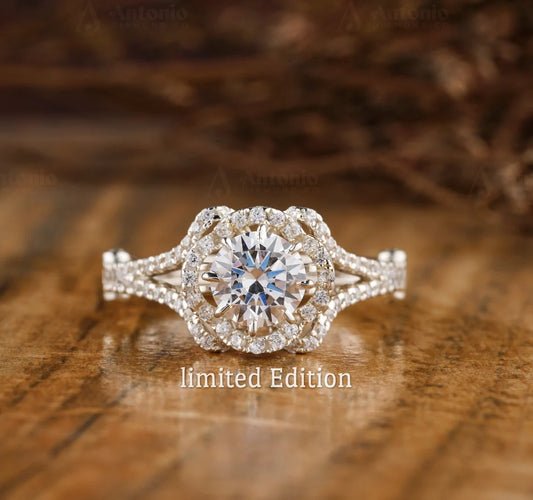 Round Diamond Engagement Ring