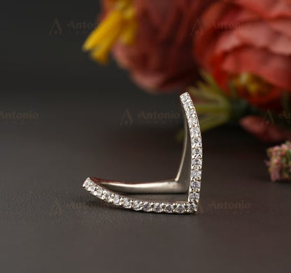 V Shape Curved Round Cut Moissanite Band